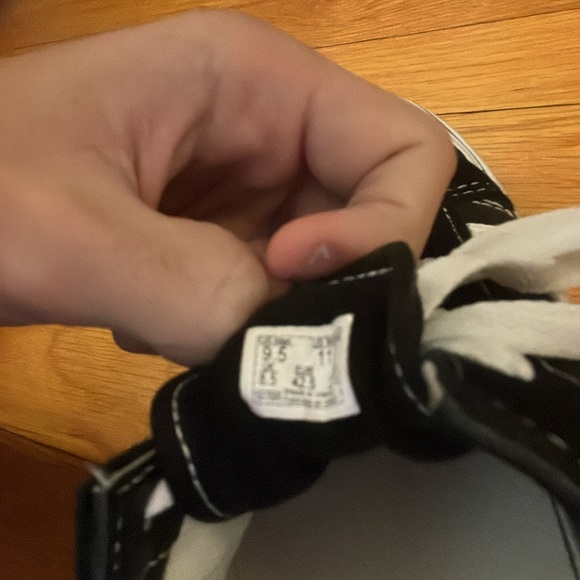 Vans 9.5 classic black shoes - Picture 4 of 6